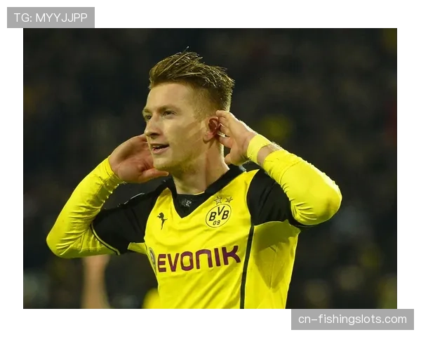 特写：老将罗伊斯替补登场后送出致命直塞，导演多特蒙德绝杀进球